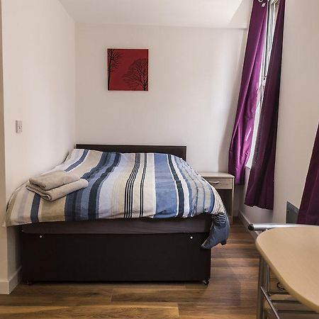 Town Centre Apartments 迪斯伯里 外观 照片