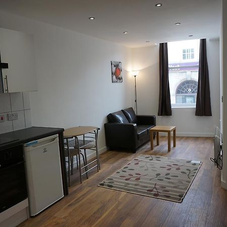 Town Centre Apartments 迪斯伯里 外观 照片