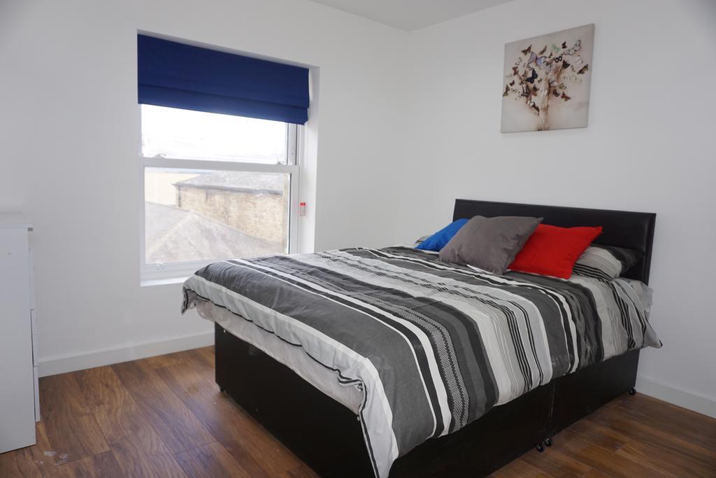Town Centre Apartments 迪斯伯里 外观 照片