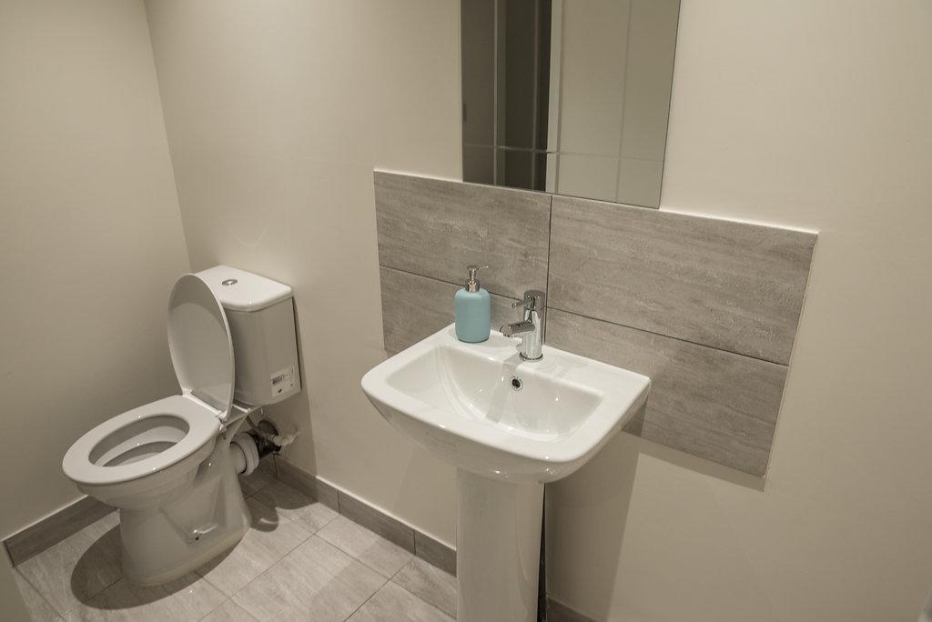 Town Centre Apartments 迪斯伯里 外观 照片