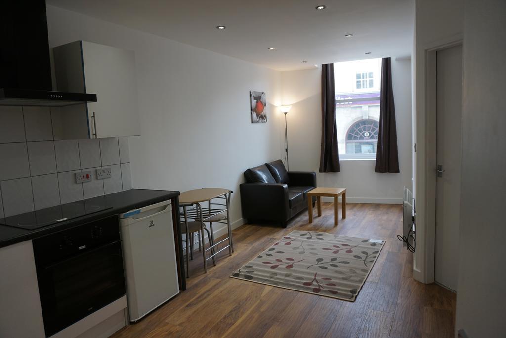 Town Centre Apartments 迪斯伯里 外观 照片