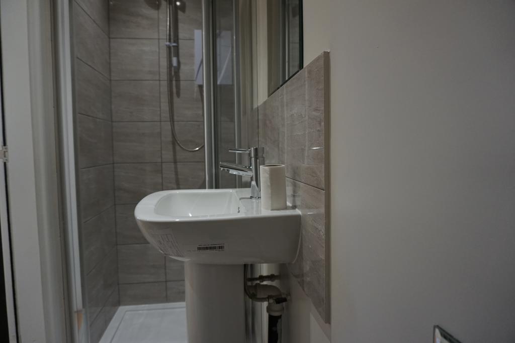 Town Centre Apartments 迪斯伯里 外观 照片